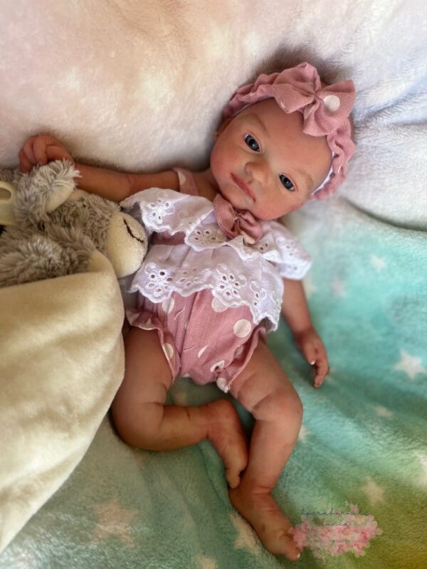 realistic silicone baby dolls Realistic full silicone reborn baby girl doll Isabella with soft skin, hand-painted details, and lifelike newborn expression.