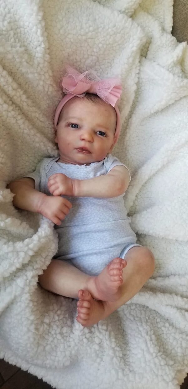 Lifelike vinyl reborn baby girl doll Jennie